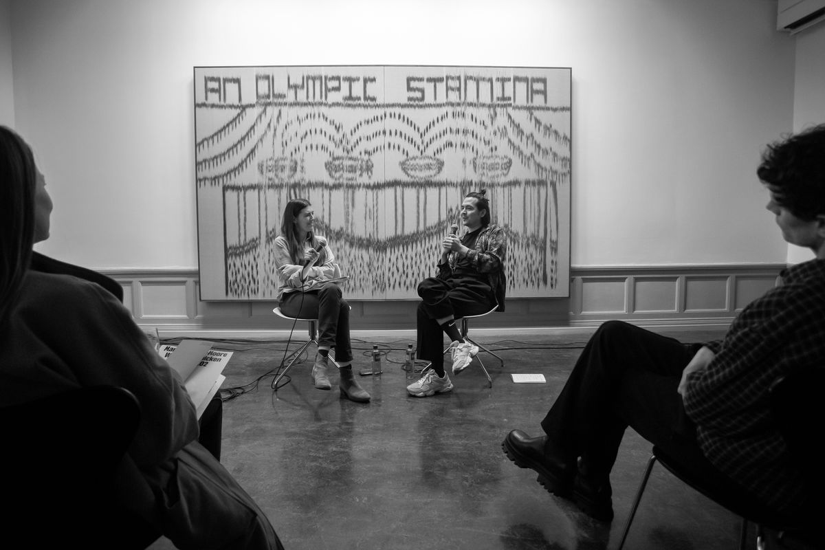 Mark Corfield-Moore i samtale. Foto: Carlos Juica