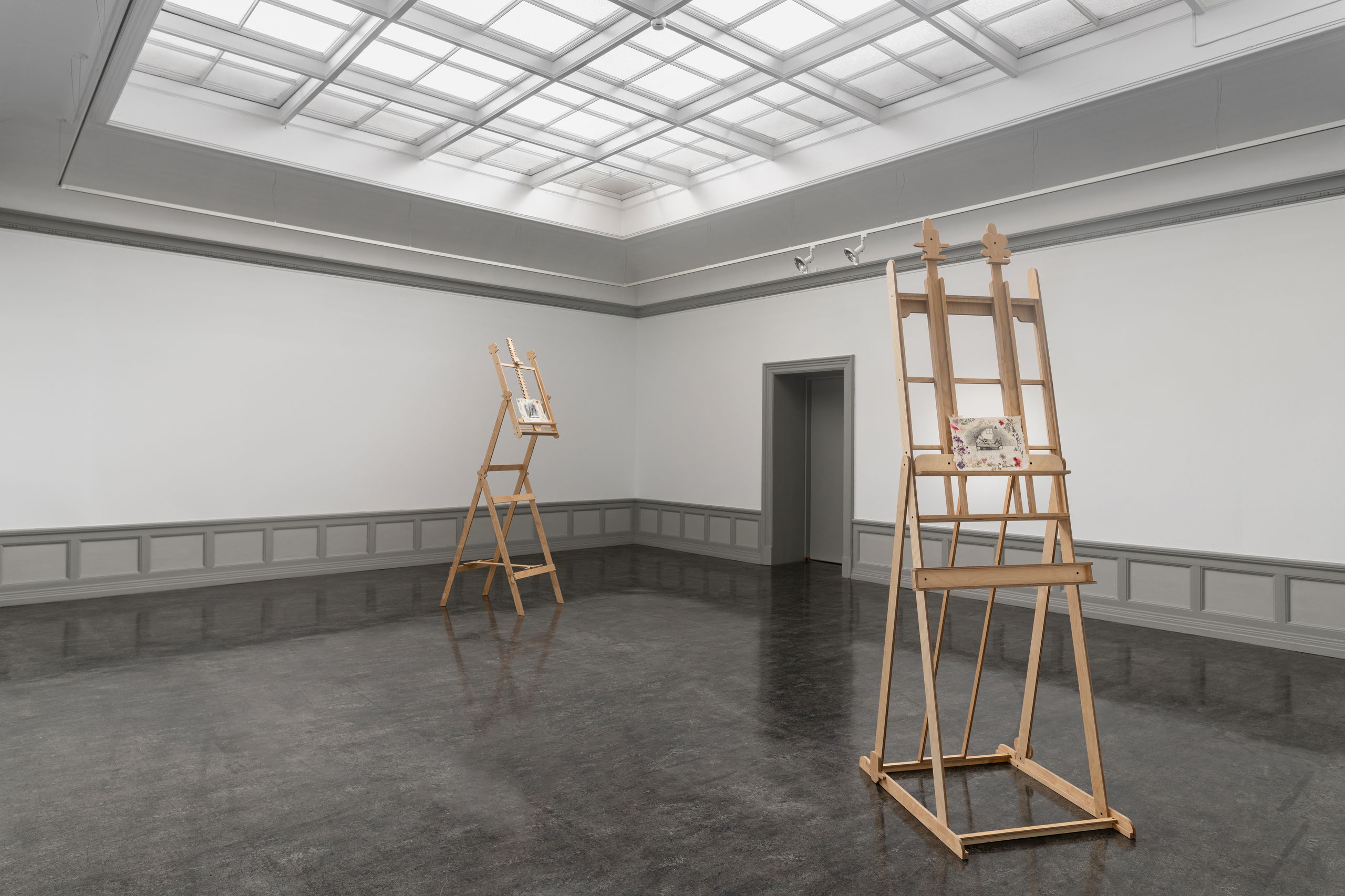Cindy Ji Hye Kim, Sand in the Hourglass (2022), installasjonsoversikt. Foto: Erik Sæter Jørgensen.