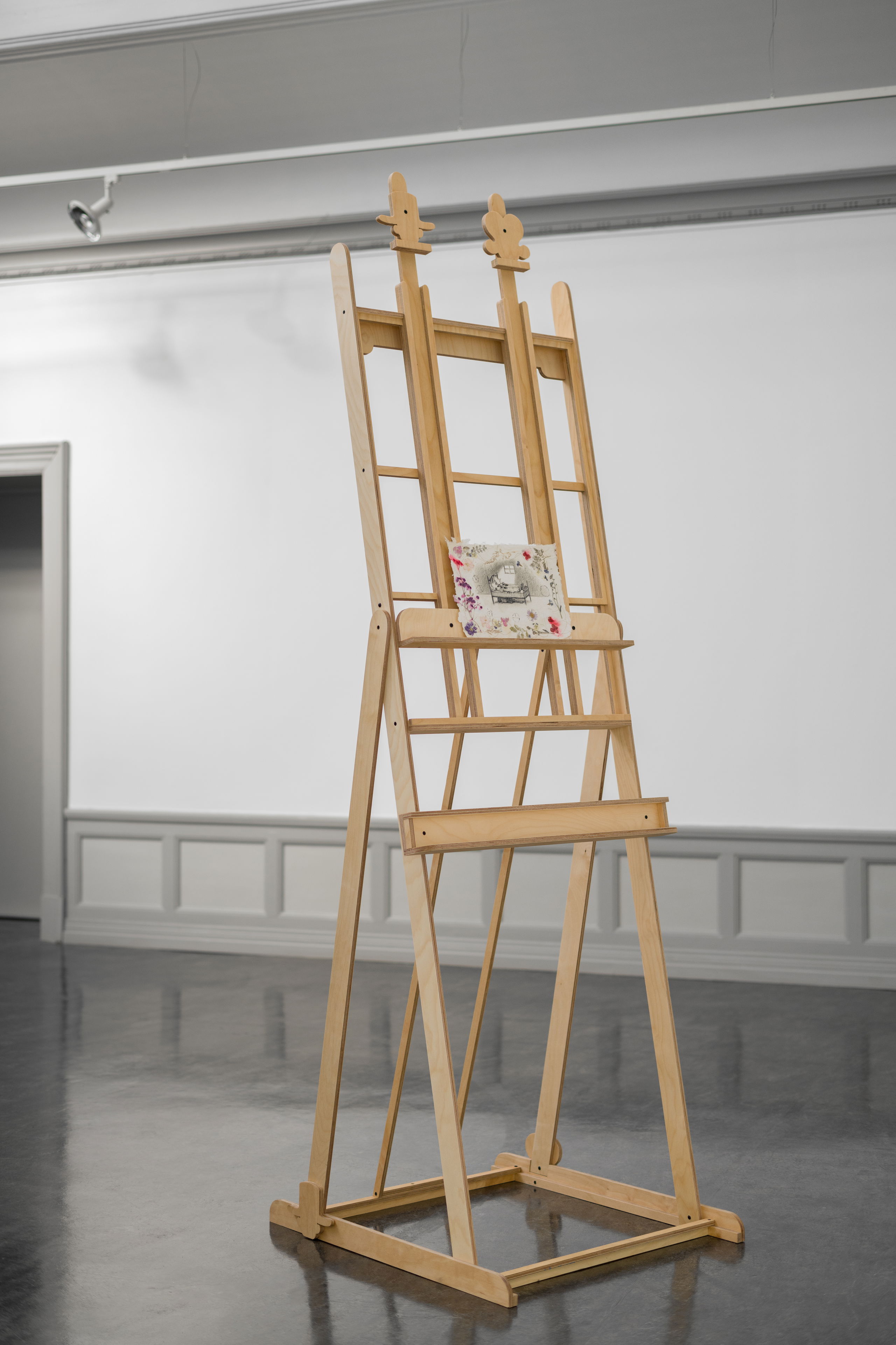 Cindy Ji Hye Kim, Sand in the Hourglass (2022), installasjonsoversikt. Foto: Erik Sæter Jørgensen.