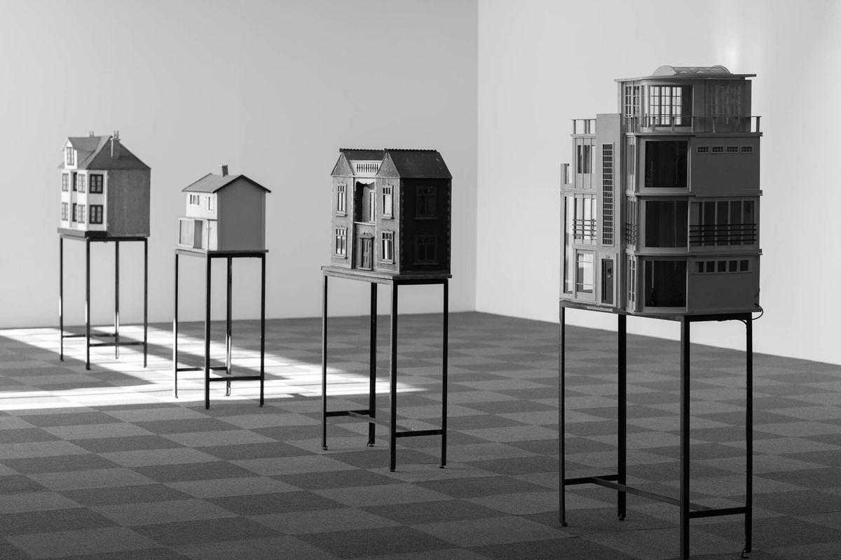 Hannah Quinlan & Rosie Hastings, Bleak House (2023), installasjonsoversikt. Foto: Erik Sæter Jørgensen