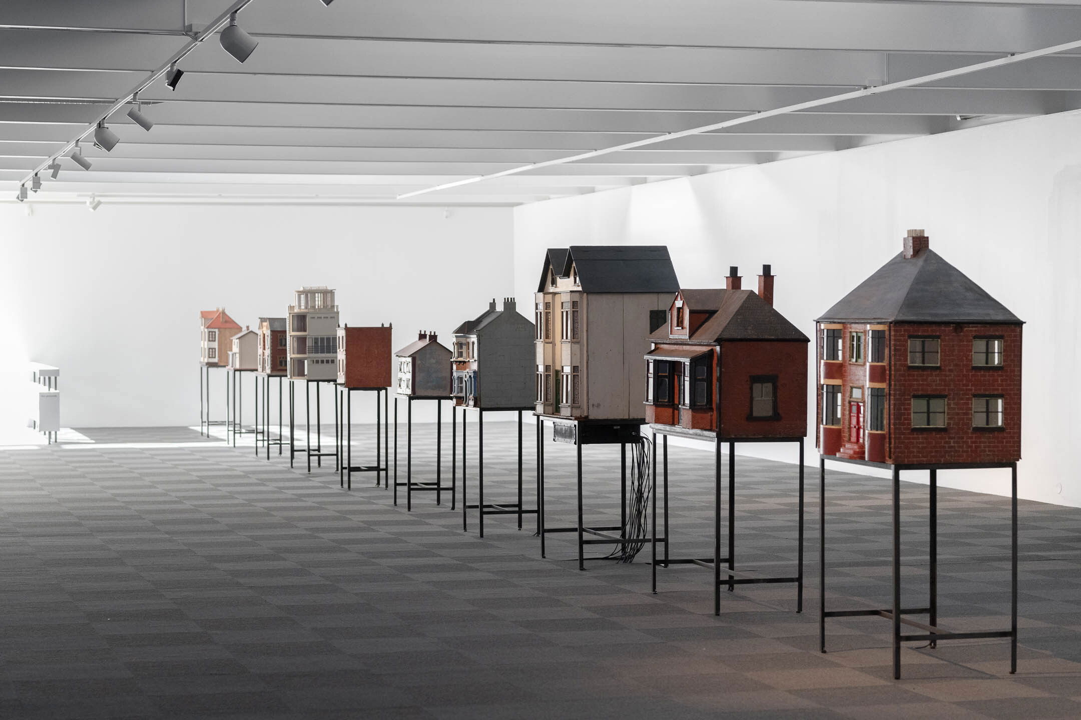 Hannah Quinlan & Rosie Hastings, Bleak House (2023), installasjonsoversikt. Foto: Erik Sæter Jørgensen