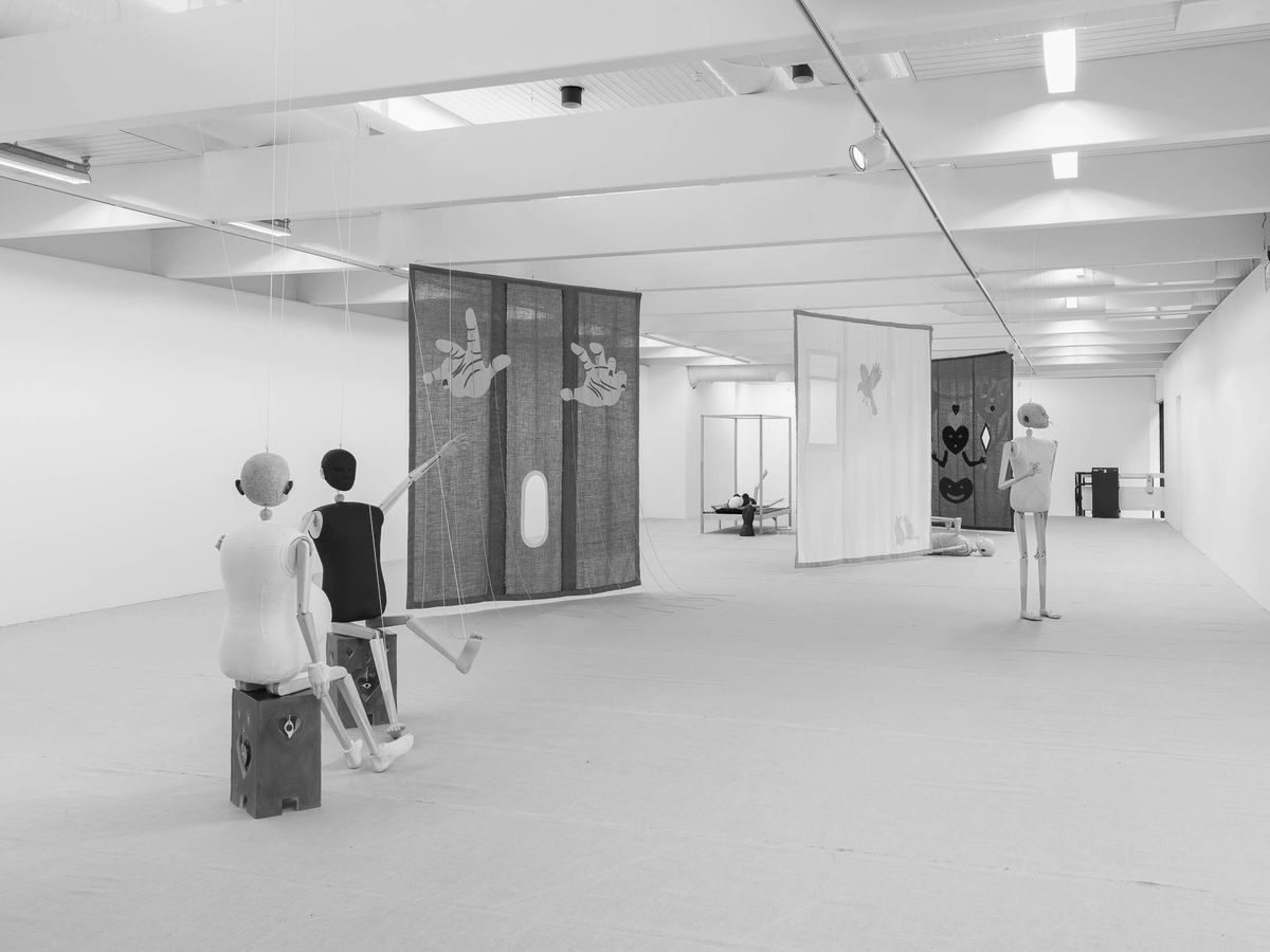 Jonathan Baldock, Me, Myself and I (2020), installasjonsoversikt. Foto: Erik Sæter Jørgensen.