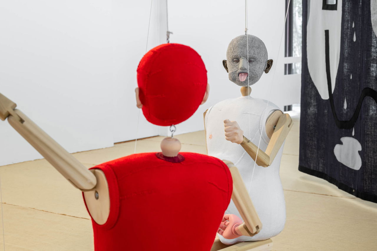 Jonathan Baldock, Me, Myself and I (2020), installasjonsoversikt. Foto: Erik Sæter Jørgensen.