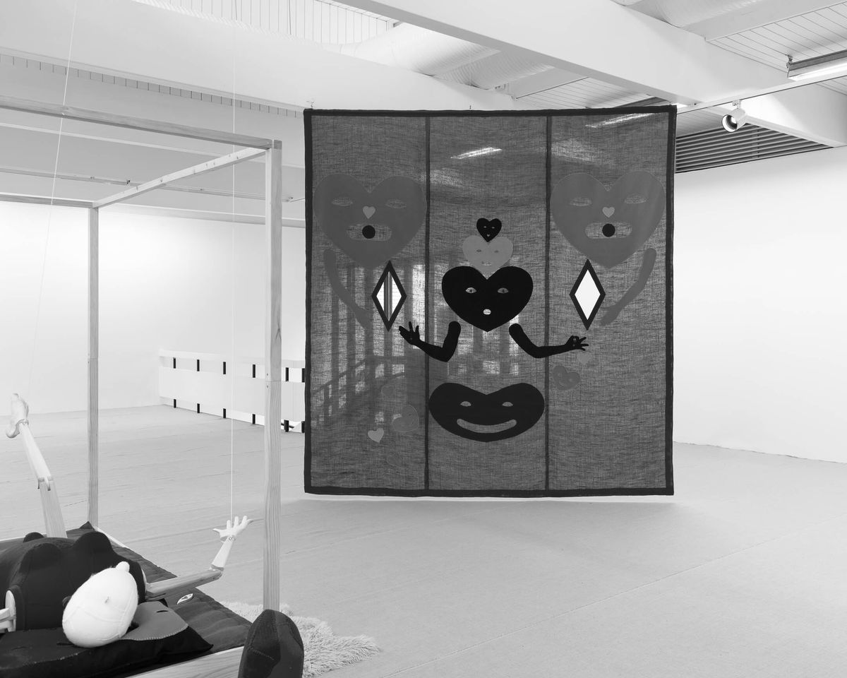 Jonathan Baldock, Me, Myself and I (2020), installasjonsoversikt. Foto: Erik Sæter Jørgensen.