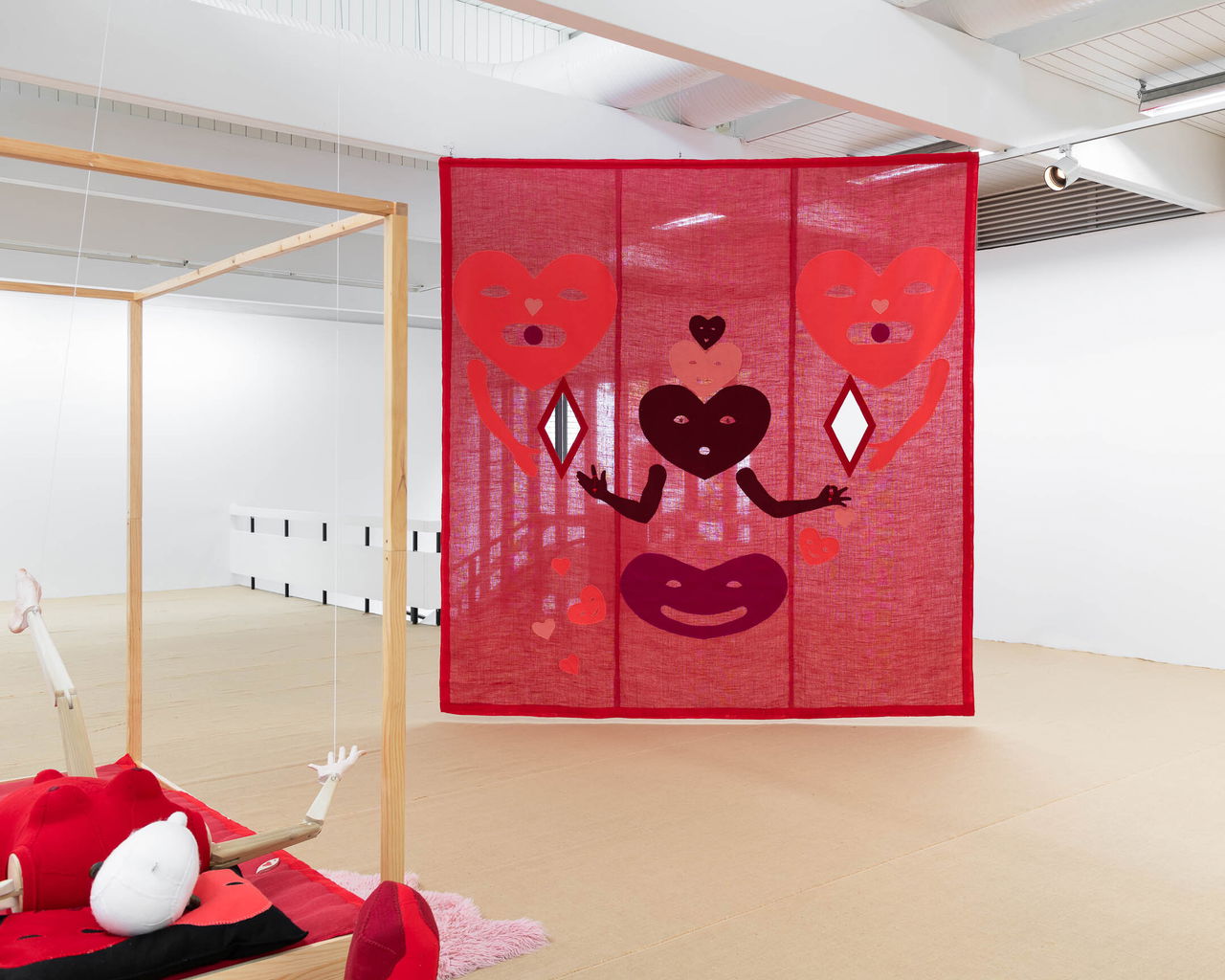 Jonathan Baldock, Me, Myself and I (2020), installasjonsoversikt. Foto: Erik Sæter Jørgensen.
