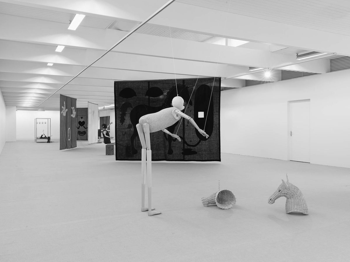 Jonathan Baldock, Me, Myself and I (2020), installasjonsoversikt. Foto: Erik Sæter Jørgensen.