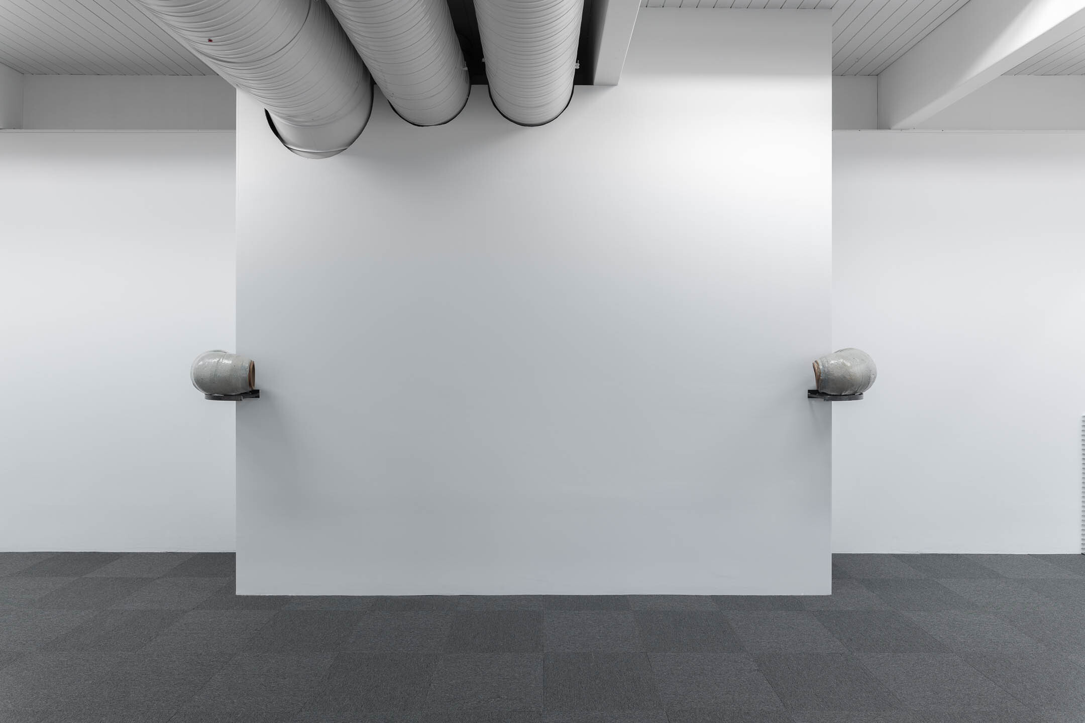 Jumana Manna, Break, Take, Erase, Tally (2025), installasjonsoversikt. Foto: Erik Sæter Jørgensen