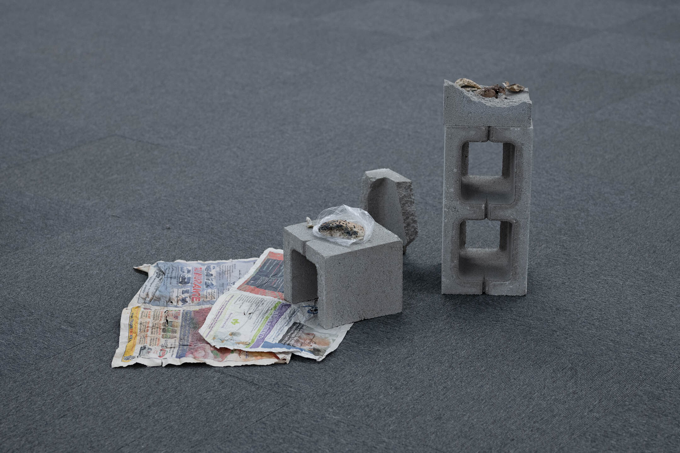 Jumana Manna, Break, Take, Erase, Tally (2025), installasjonsoversikt. Foto: Erik Sæter Jørgensen