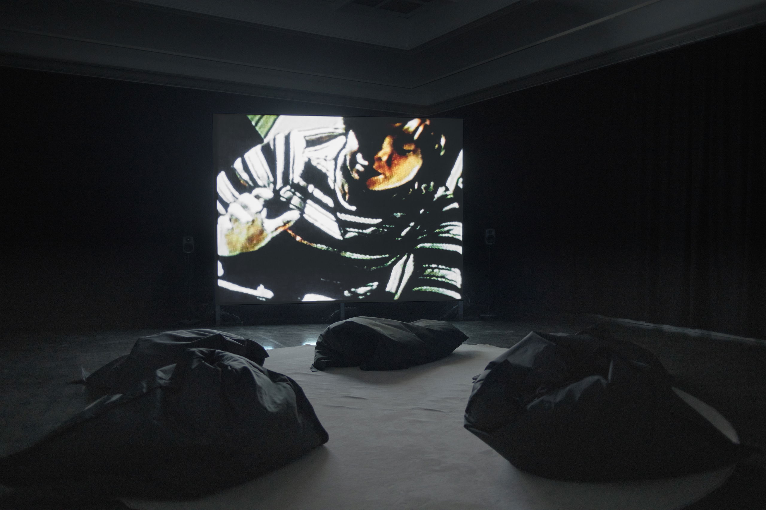Peggy Ahwash, Vision Machines (2022), installasjonsoversikt. Foto: Erik Sæter Jørgensen.