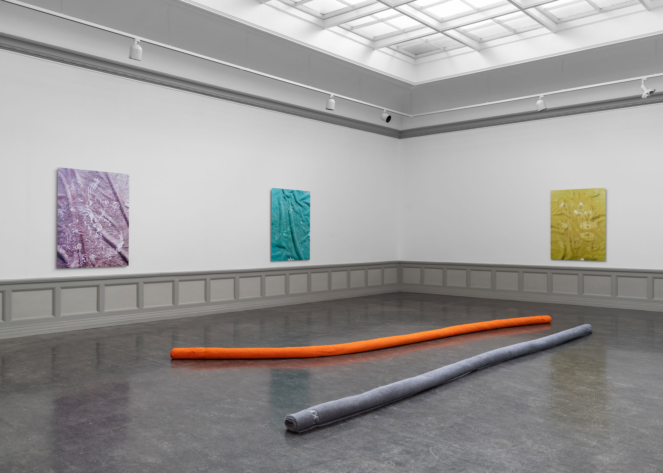 Sandra Vaka, Suge (2019), installasjonsoversikt. Foto: Erik Sæter Jørgensen.