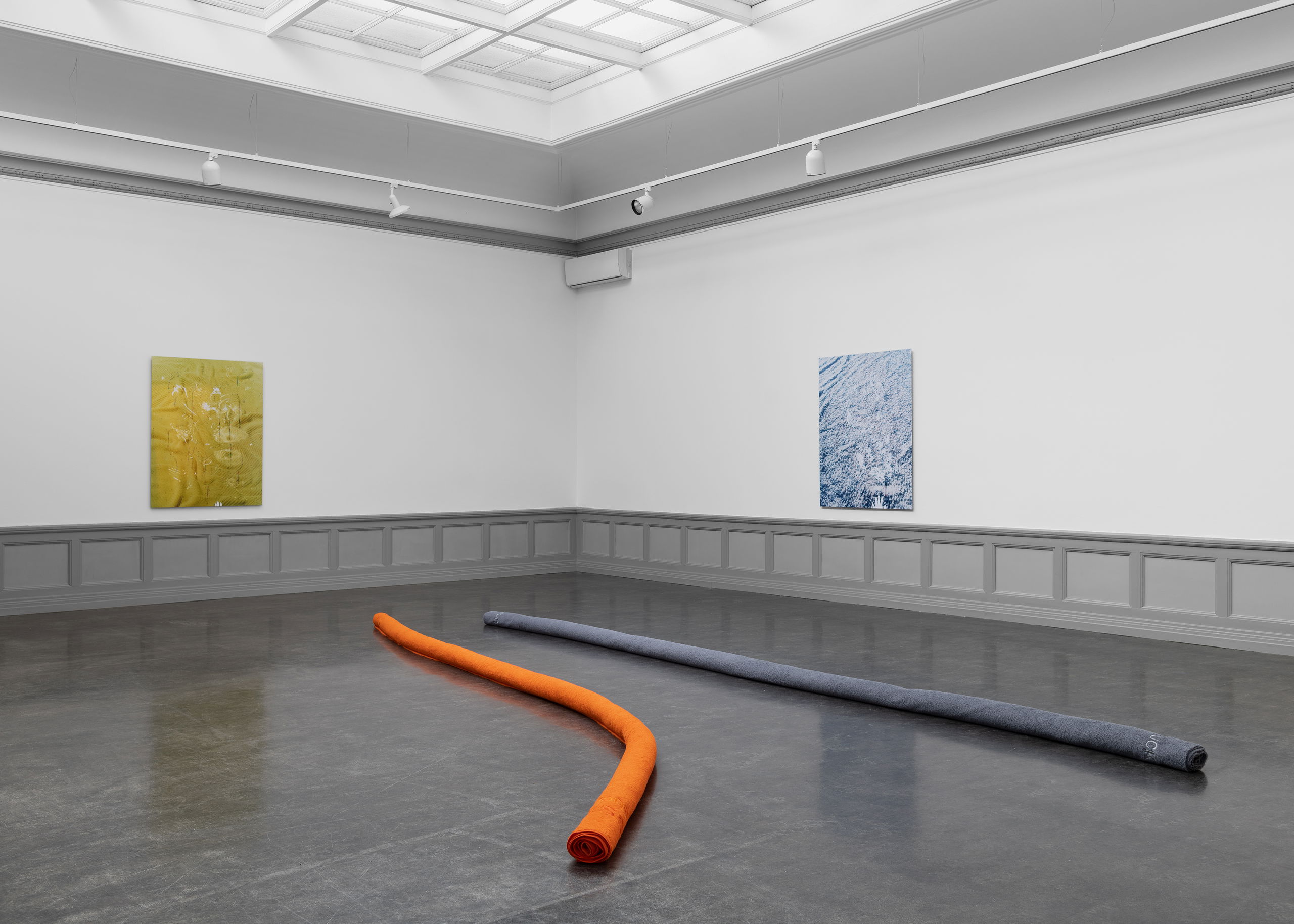 Sandra Vaka, Suge (2019), installasjonsoversikt. Foto: Erik Sæter Jørgensen.