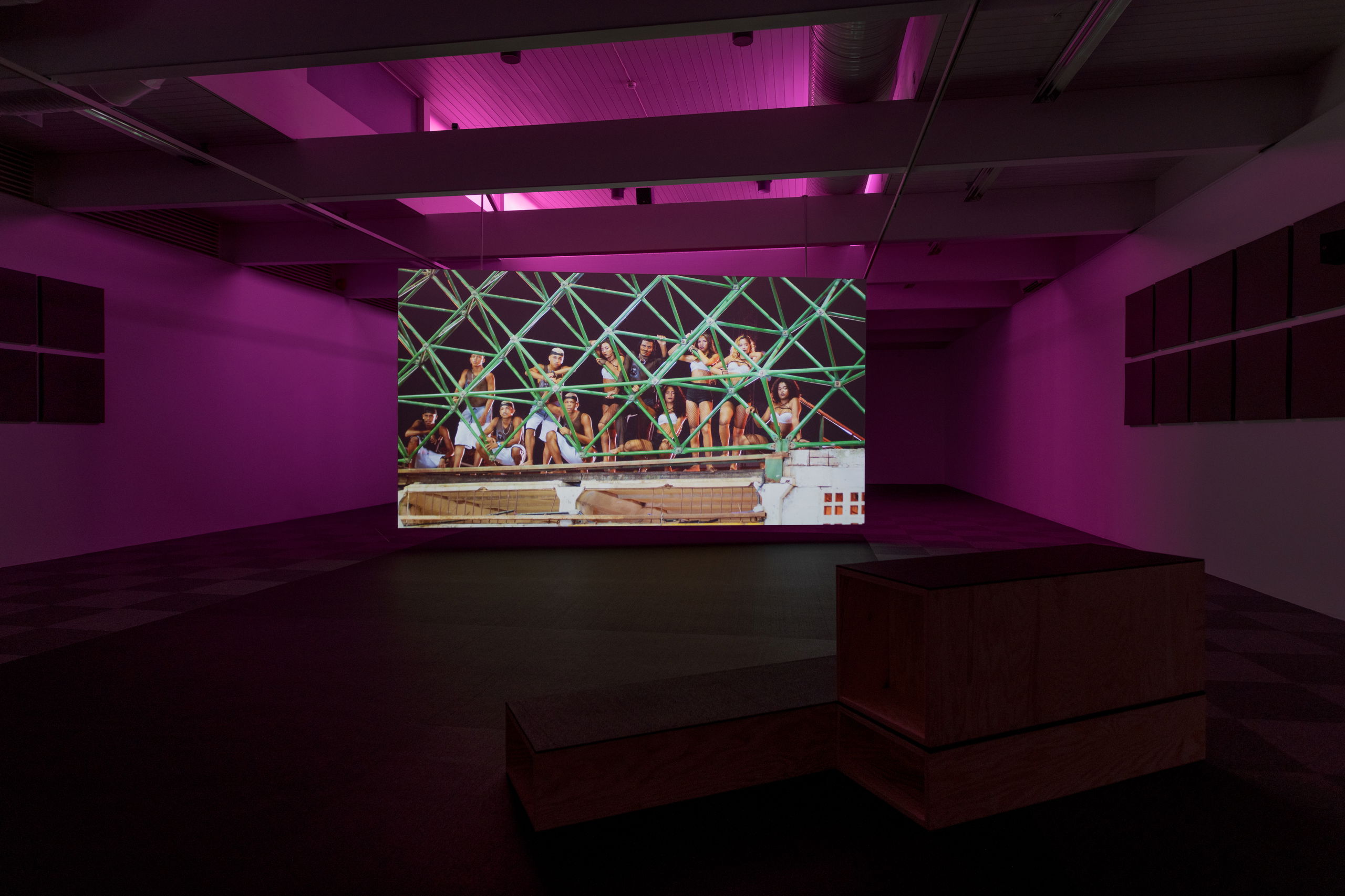 Bárbara Wagner and Benjamin de Burca, Swinguerra (2022), installation view. Photo: Erik Sæter Jørgensen.