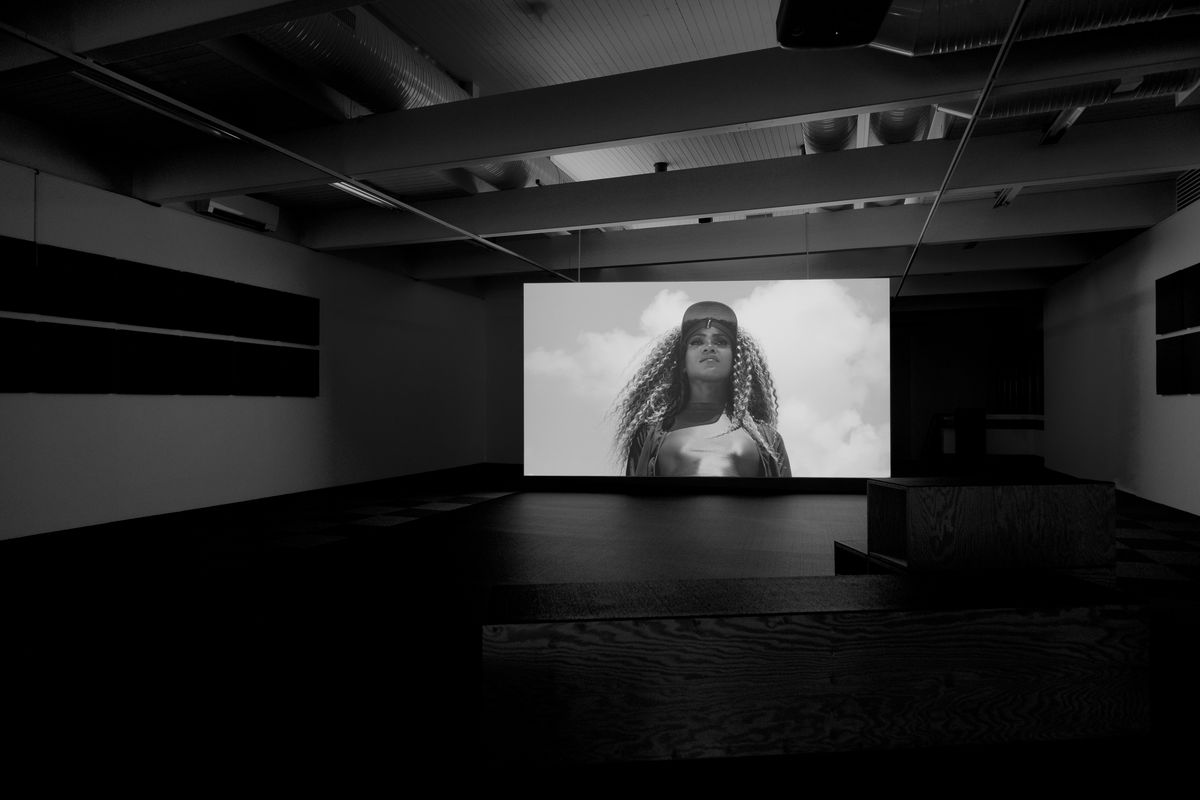 Bárbara Wagner and Benjamin de Burca, Swinguerra (2022), installation view. Photo: Erik Sæter Jørgensen.