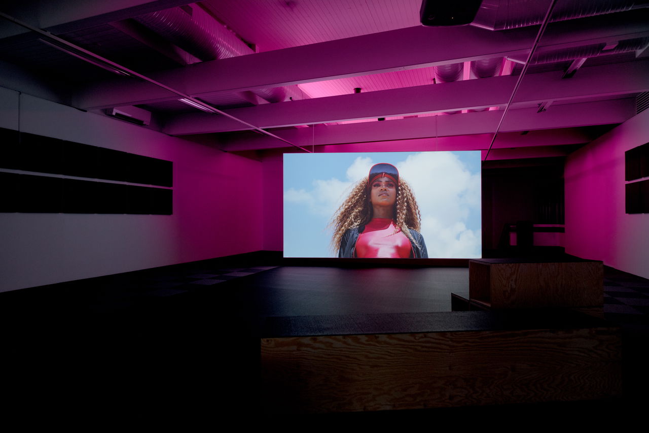 Bárbara Wagner and Benjamin de Burca, Swinguerra (2022), installation view. Photo: Erik Sæter Jørgensen.