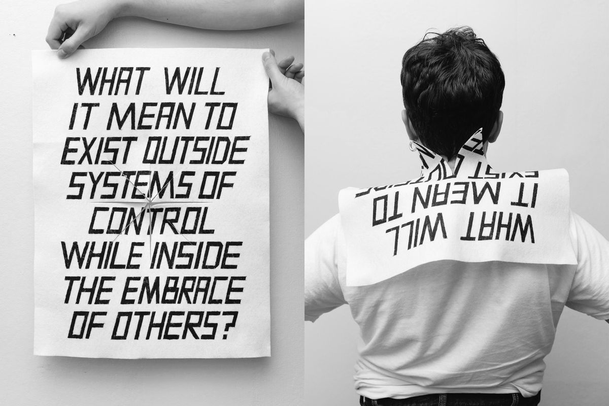 Nat Pyper, Even When..., hand-printed felt wearable (2021). Foto: Nat Pyper.